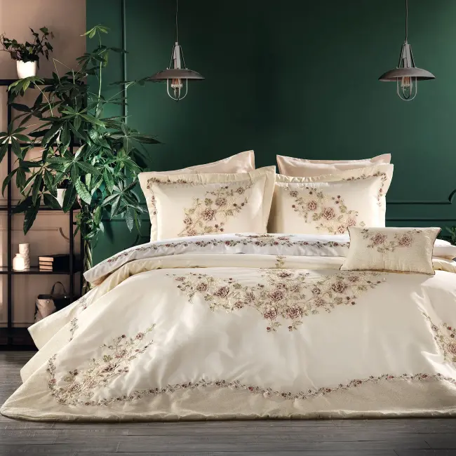 Azur Bedspread Set / Capp - Burgundy 