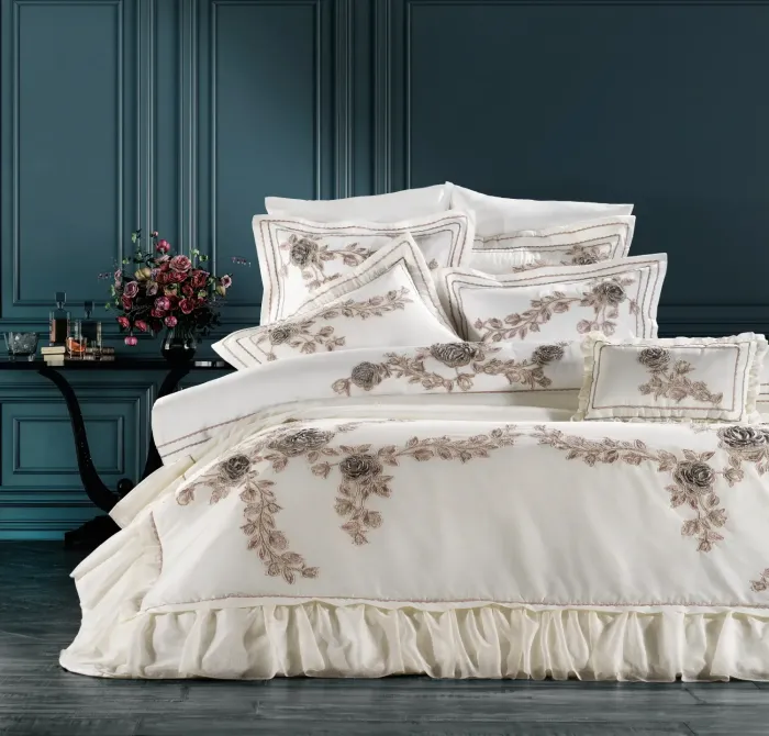 Loretta 4 Pcs. Bedspread Set - 1